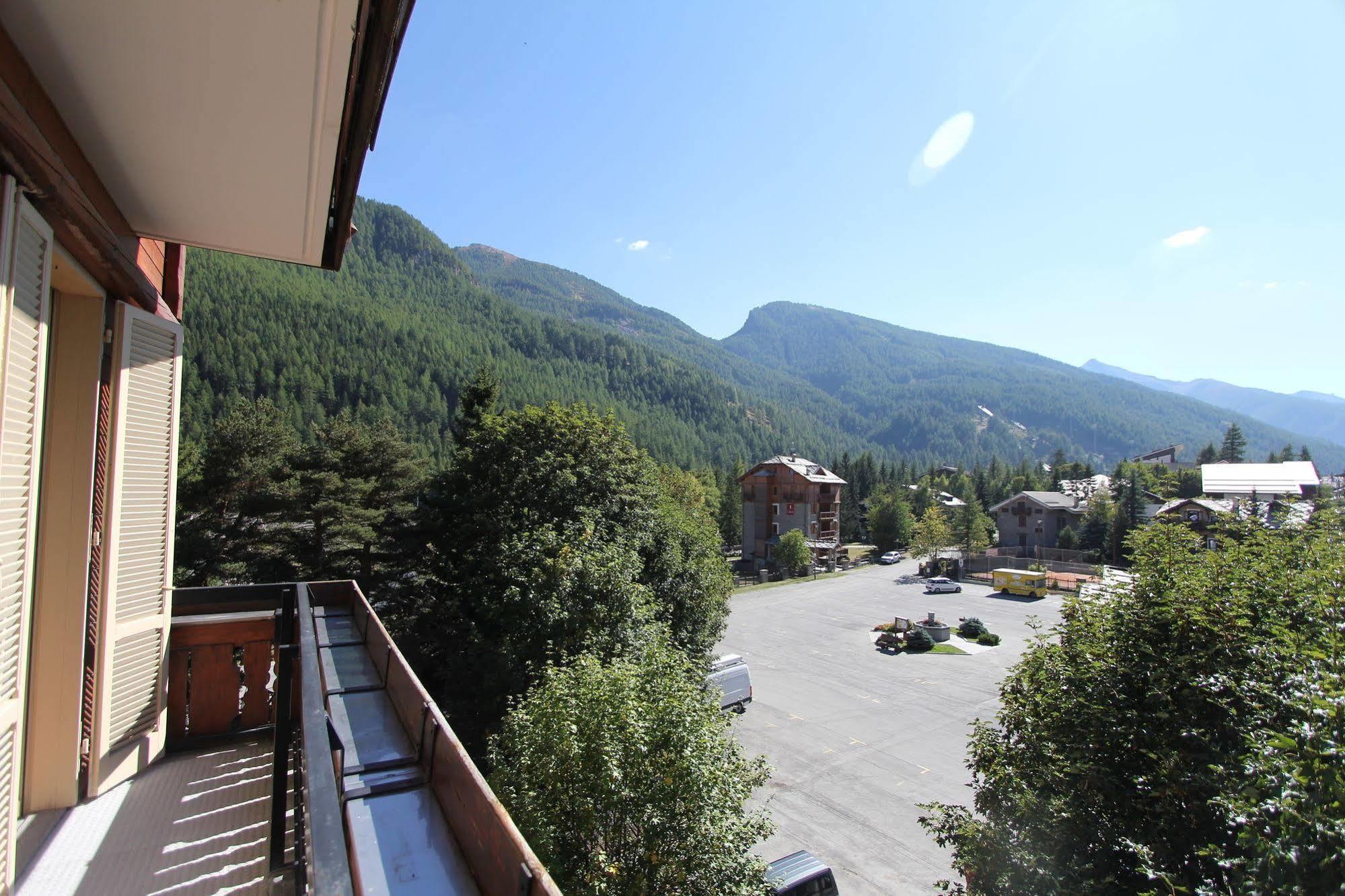 Residence Albergian Праджелато Экстерьер фото